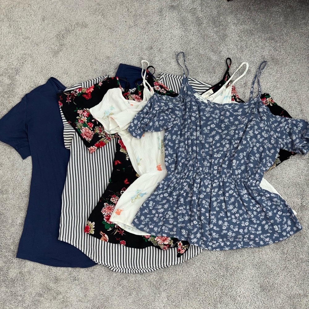 Decluttering my closet and offering a bundle of good quality clothes!